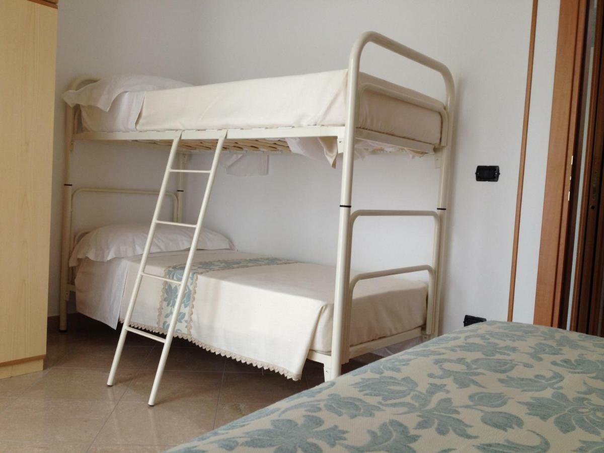 Aloe Beach Apartments, Ombrellone, Parcheggio E Uso Di Biciclette Gratis Ріміні Екстер'єр фото